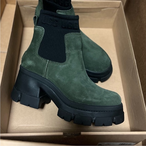 Ugg Brooklyn Chelsea Boots 9 Forest Night NEW IN BOX - Picture 5 of 9